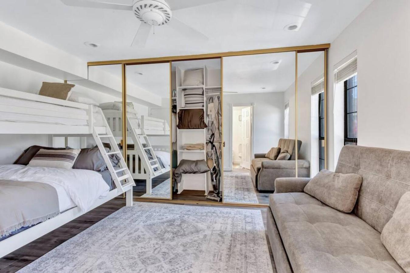 Modern Designed, Lakefront Home In غارلاند المظهر الخارجي الصورة